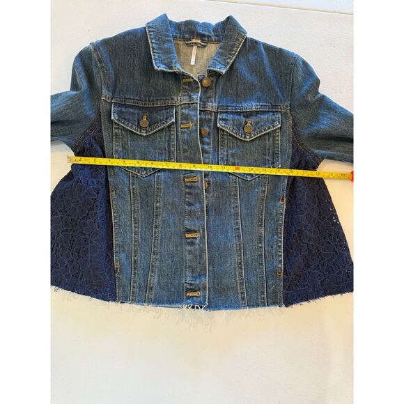 004 Free People Women's Denim Jean Blue Lace Panel Crop Raw Hem Jacket Sz S - Picture 6 of 7